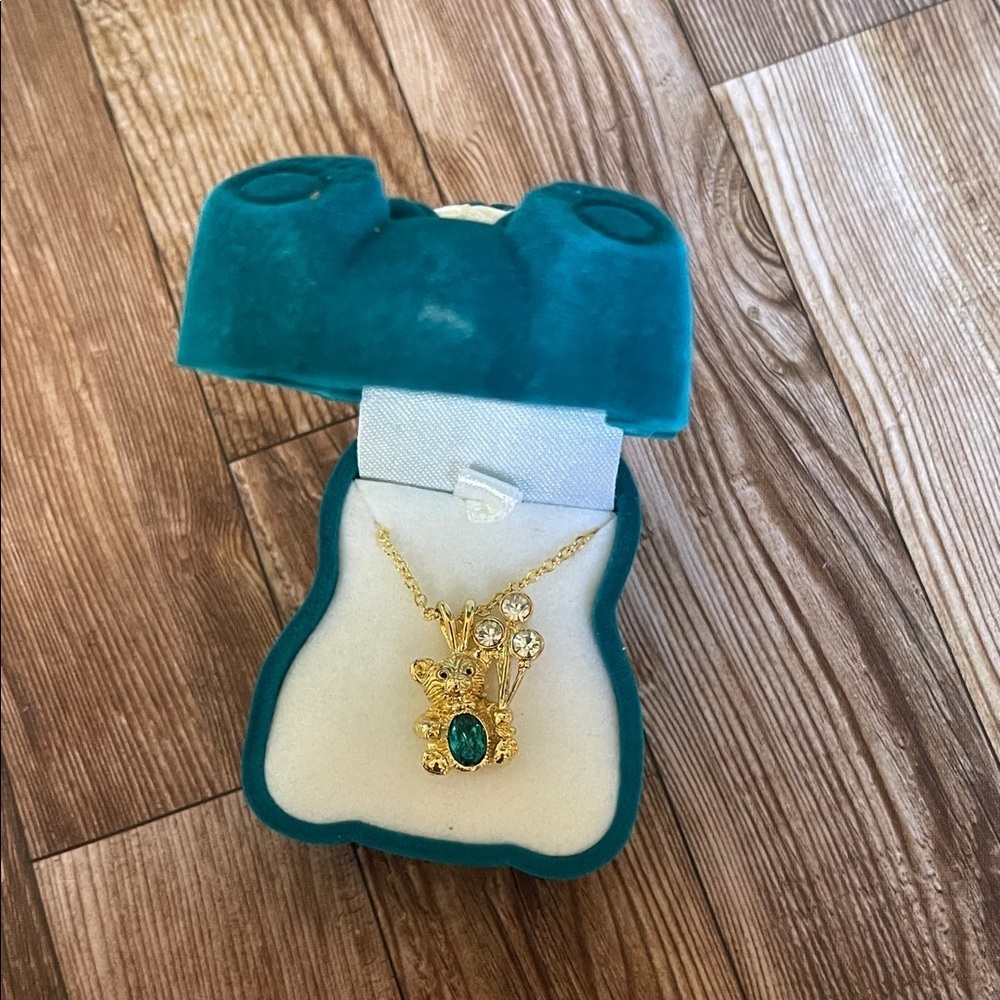 Elegant Gold and Green Pendant Necklace - Picture 3 of 5